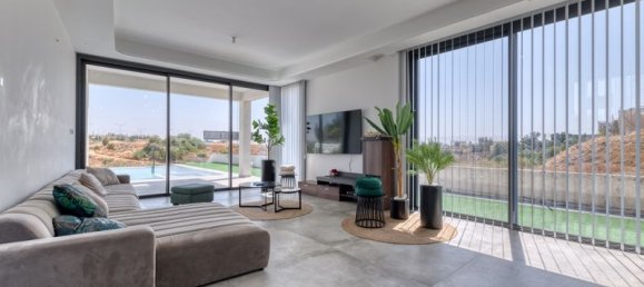 4 bedrooms Villa in Aradippou, Cyprus No. 9453 6