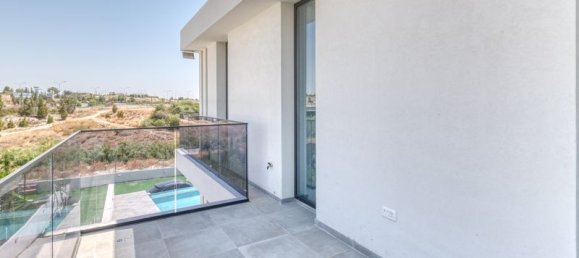 4 bedrooms Villa in Aradippou, Cyprus No. 9453 9