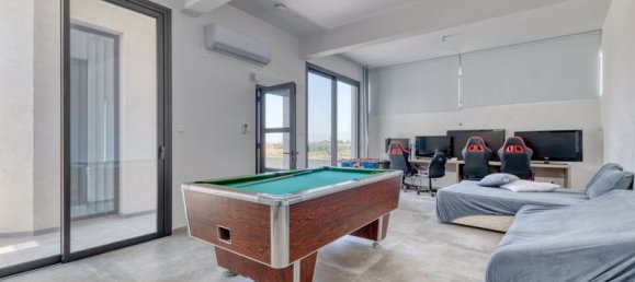 4 bedrooms Villa in Aradippou, Cyprus No. 9453 29