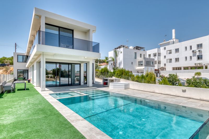 4 bedrooms Villa in Aradippou, Cyprus No. 9453