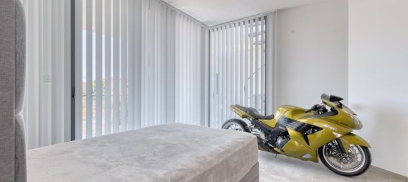 4 bedrooms Villa in Aradippou, Cyprus No. 9453 16