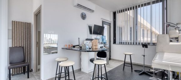 4 bedrooms Villa in Aradippou, Cyprus No. 9453 30