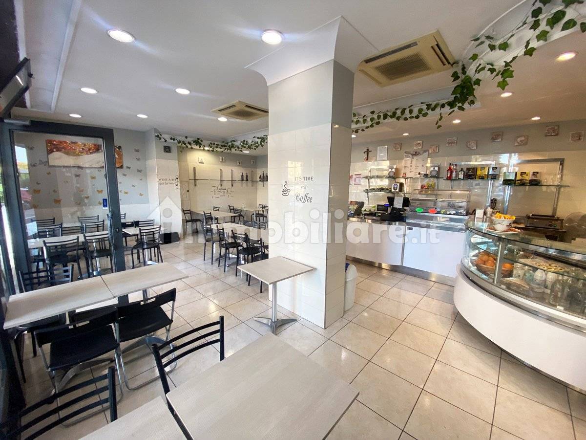 Коммерческая недвижимость с 1 комнатой в Рим, Италия № 113212