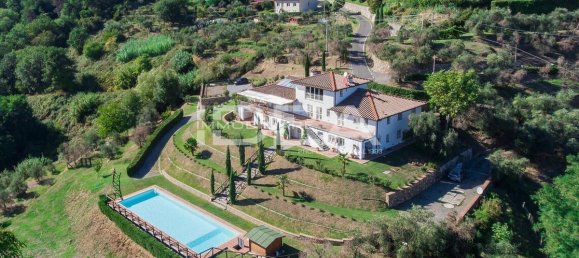 8 rooms Villa in Lucca, Italy No. 165652 2