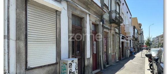 96m² Building in Porto, Portugal No. 49332 4