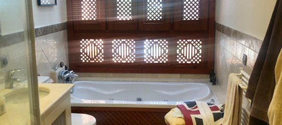 5 bedrooms House in Marbella Golden Mile, Spain No. 3337 8