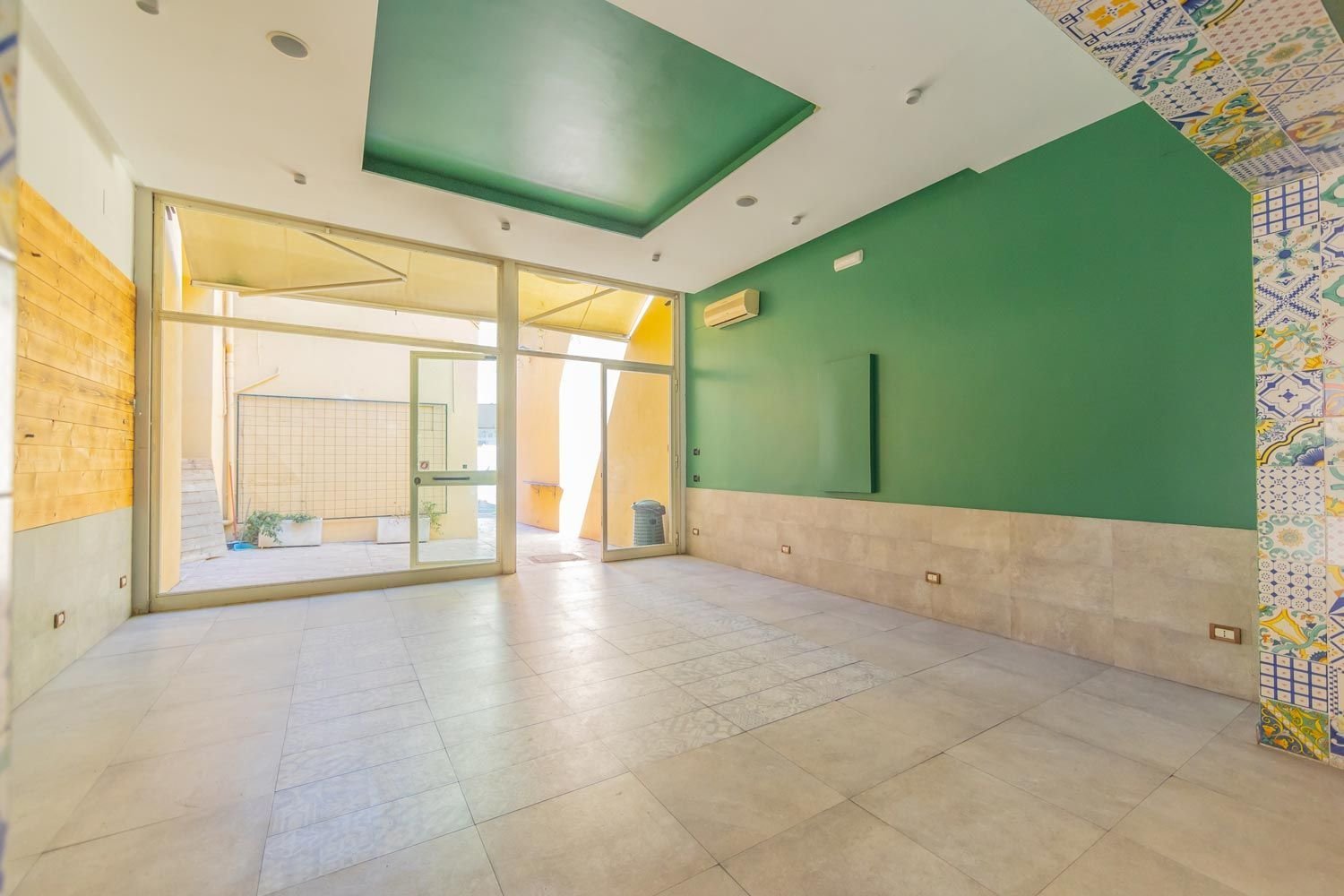 Gewerbliche Immobilie in Rome, Italy 110m², Nr. 268100