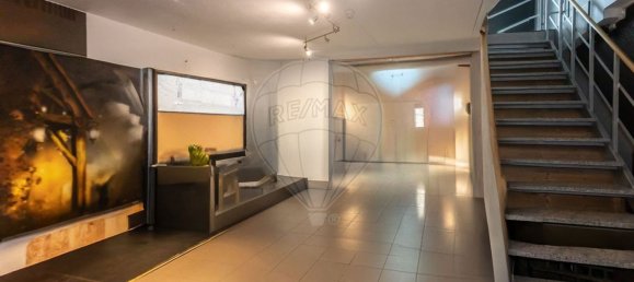 204m² Commercial property in Setubal, Portugal No. 75187 8