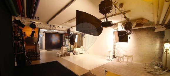 204m² Commercial property in Setubal, Portugal No. 75187 4