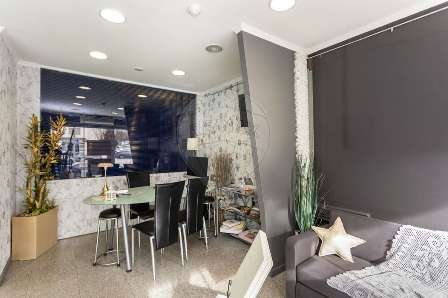 204m² Commercial property in Setubal, Portugal No. 75187