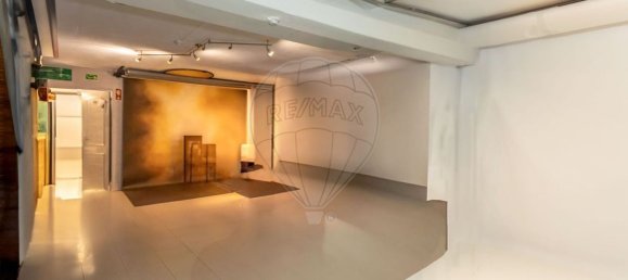 204m² Commercial property in Setubal, Portugal No. 75187 7