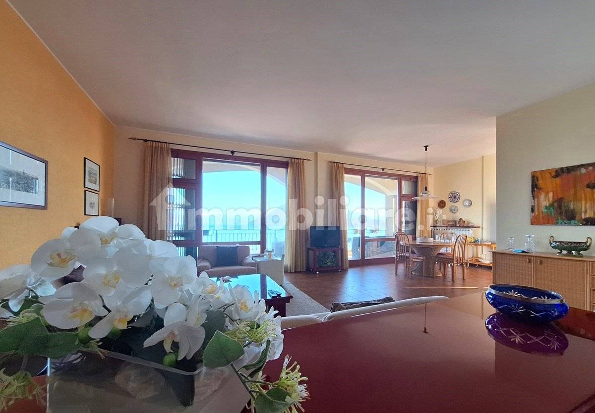 2 Schlafzimmer Wohnung in Stresa, Italy, Nr. 148548