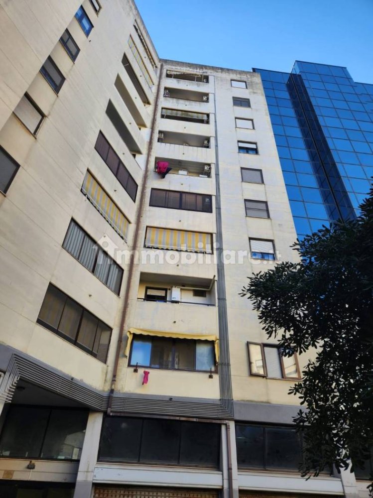 Квартира с 5 комнатами в Таранто, Италия № 342307