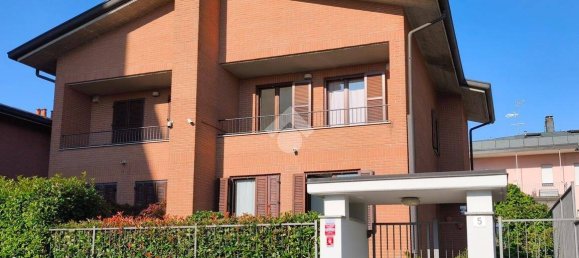 Villa de 3 dormitorios en Cormano, Italy No. 263542 3