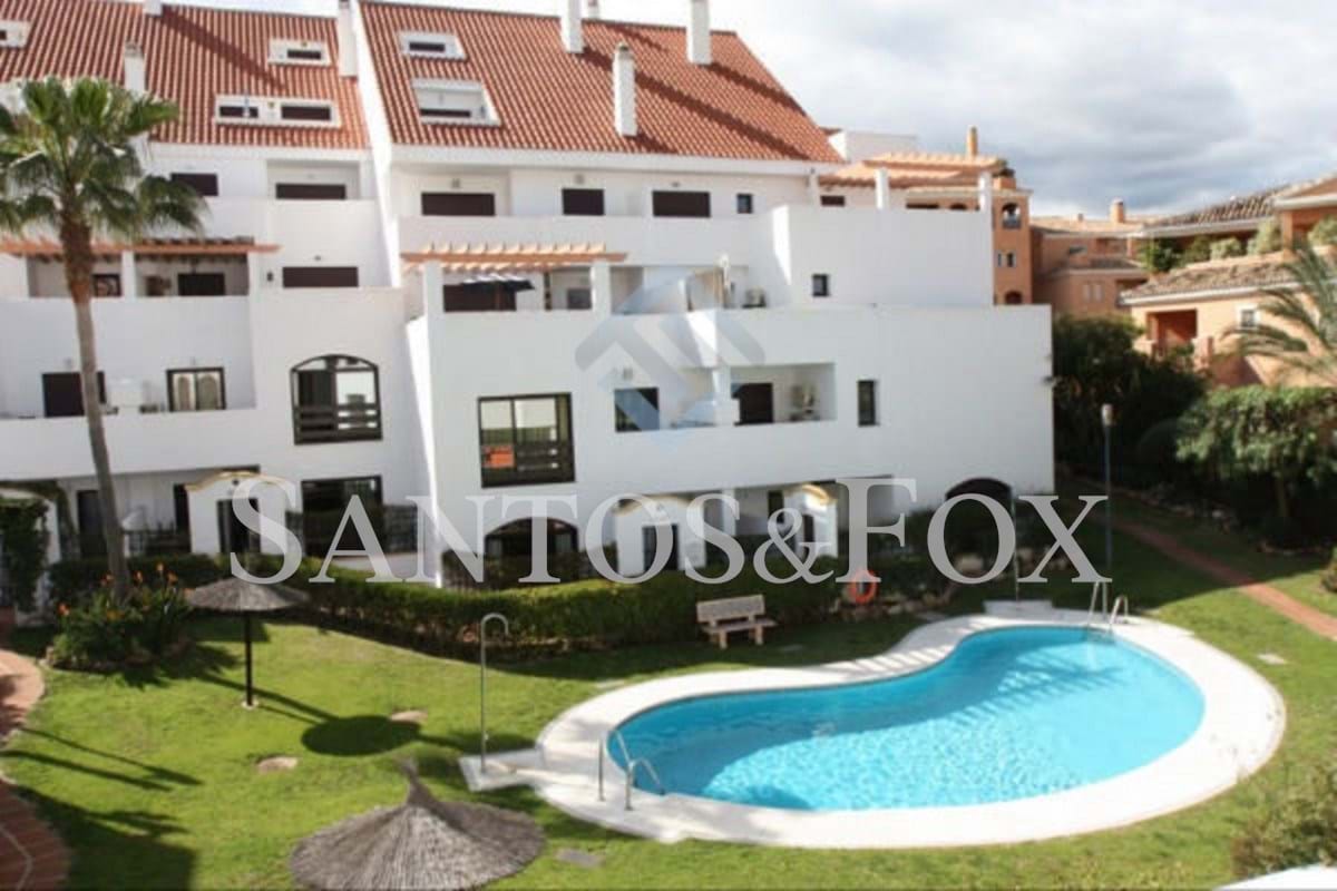Apartamento de 3 dormitorios en Marbella, Spain No. 98217