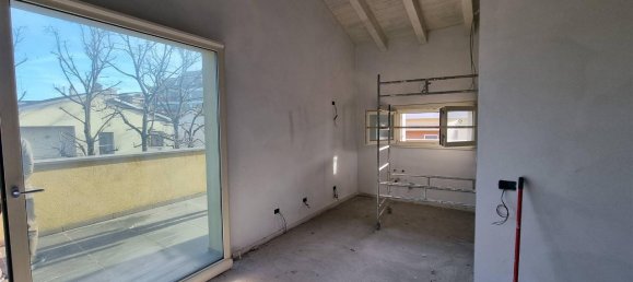 8 rooms Apartment in Piacenza, Italy No. 147745 4