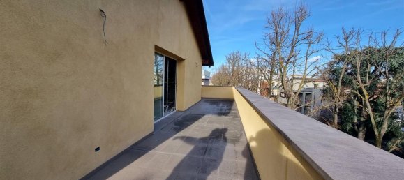 8 rooms Apartment in Piacenza, Italy No. 147745 11