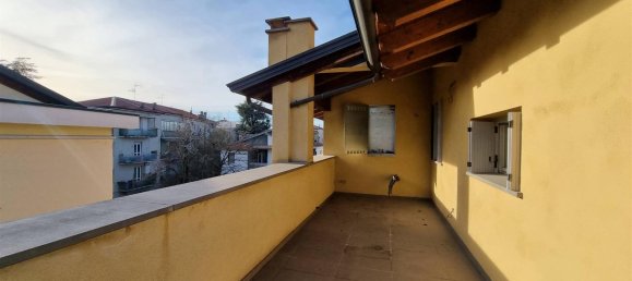 8 rooms Apartment in Piacenza, Italy No. 147745 10