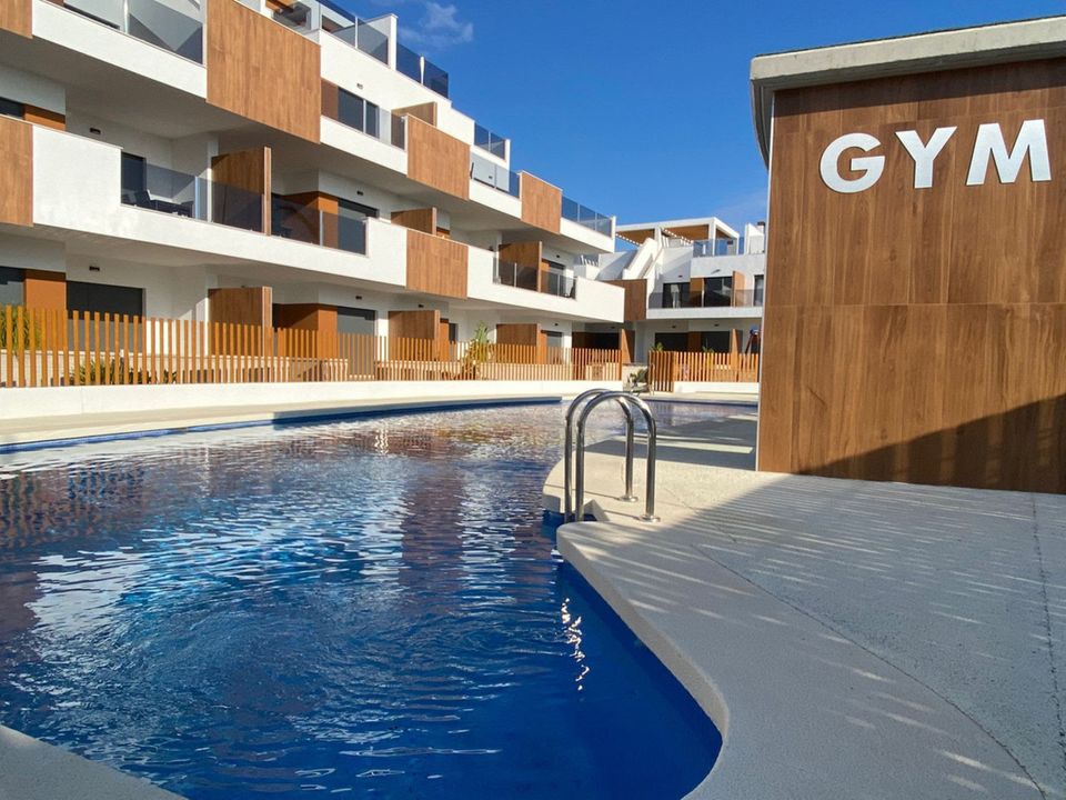 Apartamento de 2 dormitorios en Alicante, Spain No. 175823