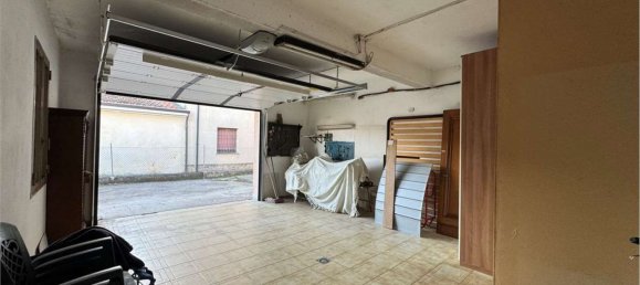 8 rooms House in Cavezzo, Italy No. 88804 45