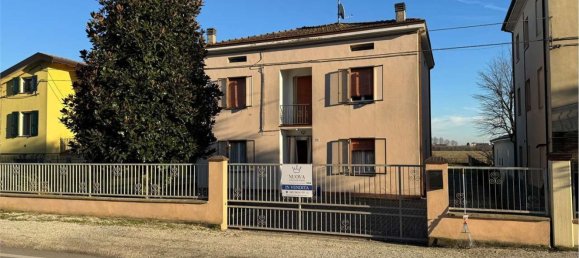 8 rooms House in Cavezzo, Italy No. 88804 50