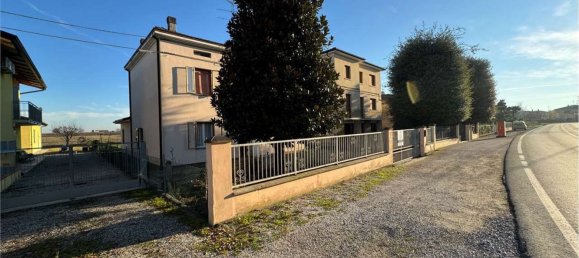 8 rooms House in Cavezzo, Italy No. 88804 4