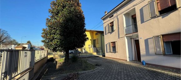 8 rooms House in Cavezzo, Italy No. 88804 2