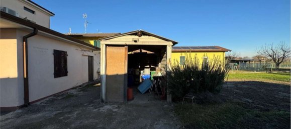 8 rooms House in Cavezzo, Italy No. 88804 49