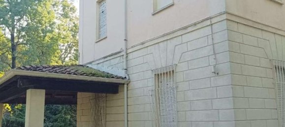 8 rooms Villa in Sassuolo, Italy No. 126556 2