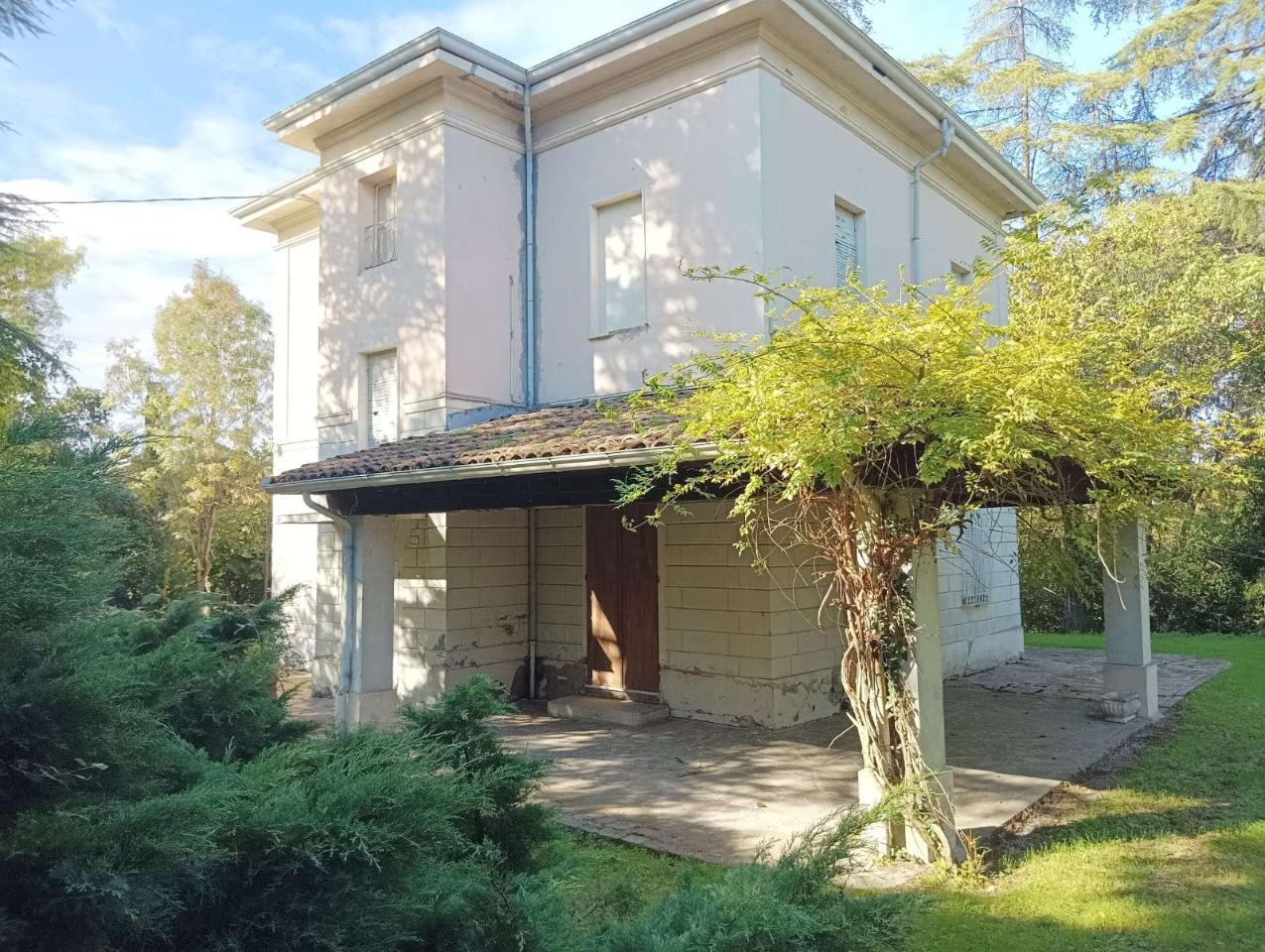 8 rooms Villa in Sassuolo, Italy No. 126556