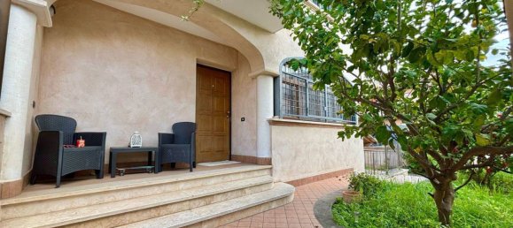 2 bedrooms House in Rome, Italy No. 260145 2