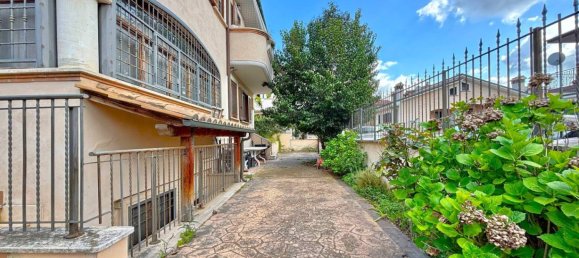 2 bedrooms House in Rome, Italy No. 260145 3