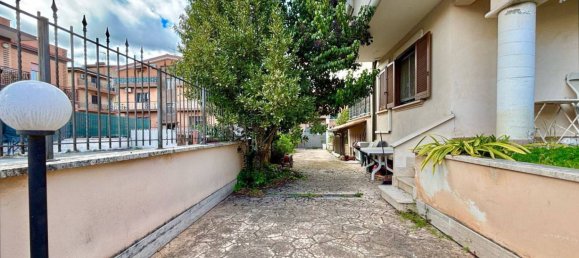 2 bedrooms House in Rome, Italy No. 260145 7