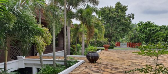 5 bedrooms House in Chiang Mai, Thailand No. 27184 27