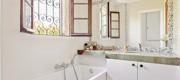 Villa de 4 dormitorios en Antibes, France No. 1446 14