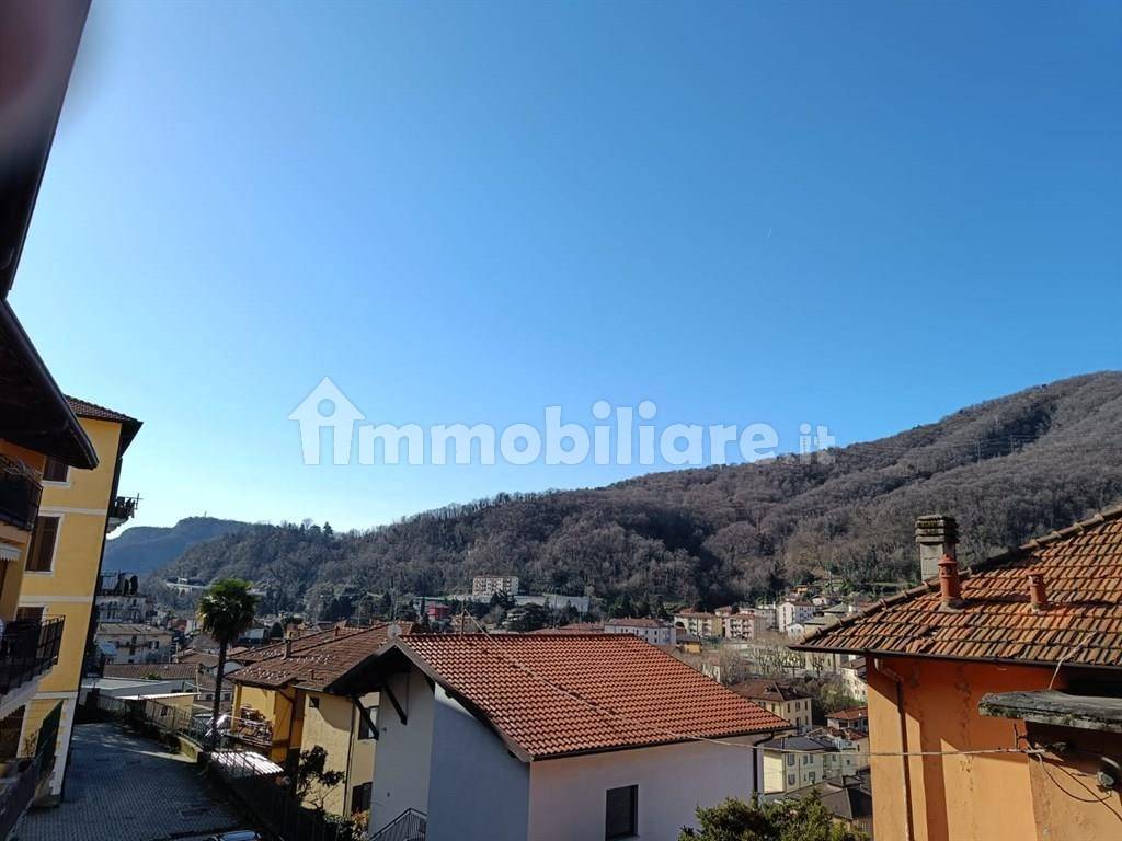 Apartamento de 2 dormitorios en Como, Italy No. 4026