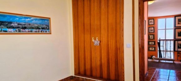 Villa de 4 dormitorios en La Pobla de Vallbona, Spain No. 173988 19