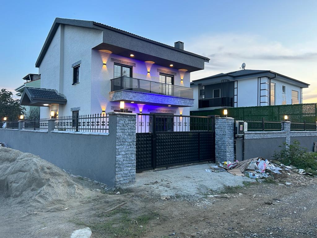 Недвижимость с 5 спальнями в Силиври, Турция № 20816