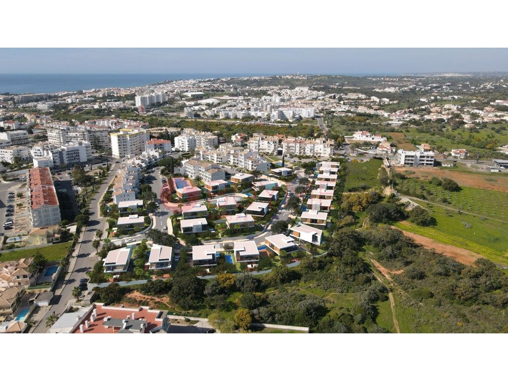 577m² Land in Albufeira, Portugal No. 153214