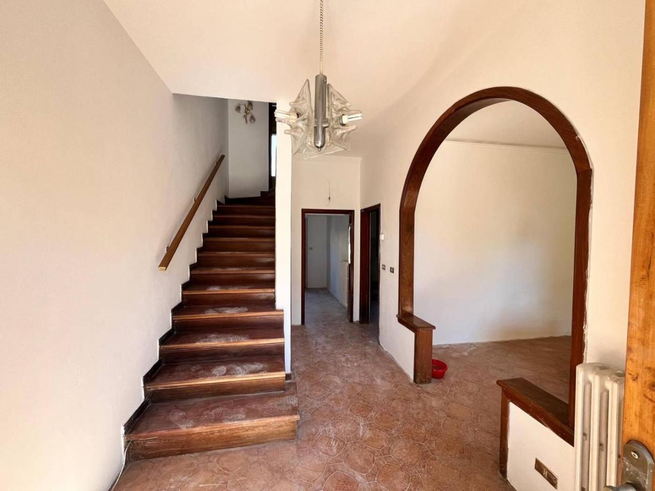 5 rooms House in Quarrata, Italy No. 28567