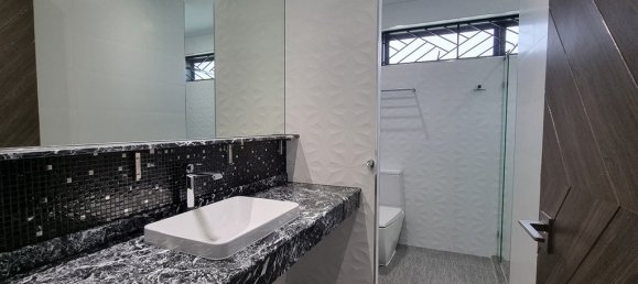 3 bedrooms Cafe / restaurant in Bangkok, Thailand No. 6225 23