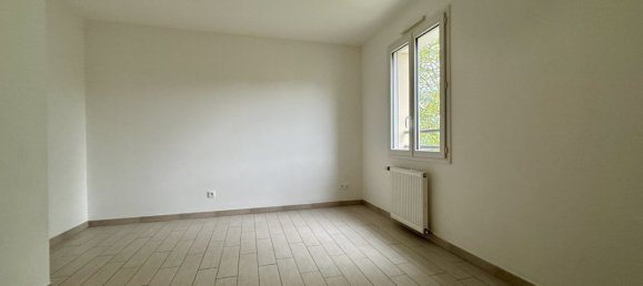 Casa de 3 dormitorios en Saint-Jean-de-la-Ruelle, France No. 153179 4