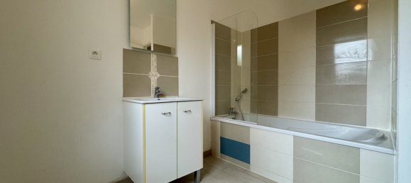 Casa de 3 dormitorios en Saint-Jean-de-la-Ruelle, France No. 153179 7