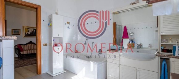 3 bedrooms Villa in Bergamo, Italy No. 263501 9