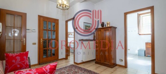 3 bedrooms Villa in Bergamo, Italy No. 263501 8