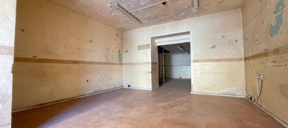 1 room Commercial property in Naples, Italy No. 87447 3