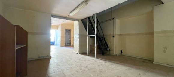 1 room Commercial property in Naples, Italy No. 87447 5