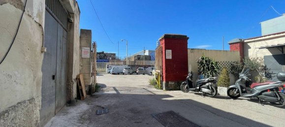 1 room Commercial property in Naples, Italy No. 87447 12