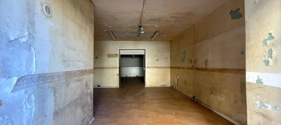 1 room Commercial property in Naples, Italy No. 87447 7