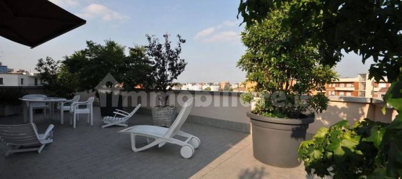 Ático de 5 dormitorios en Gallarate, Italy No. 338884 2